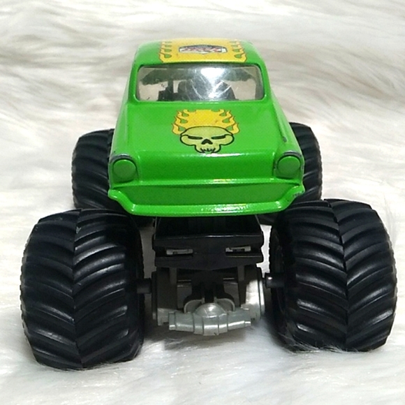 Monster Jam Avenger Hot Wheels Monster Truck Scale 1/24 Lucas Oil Products - Picture 5 of 14